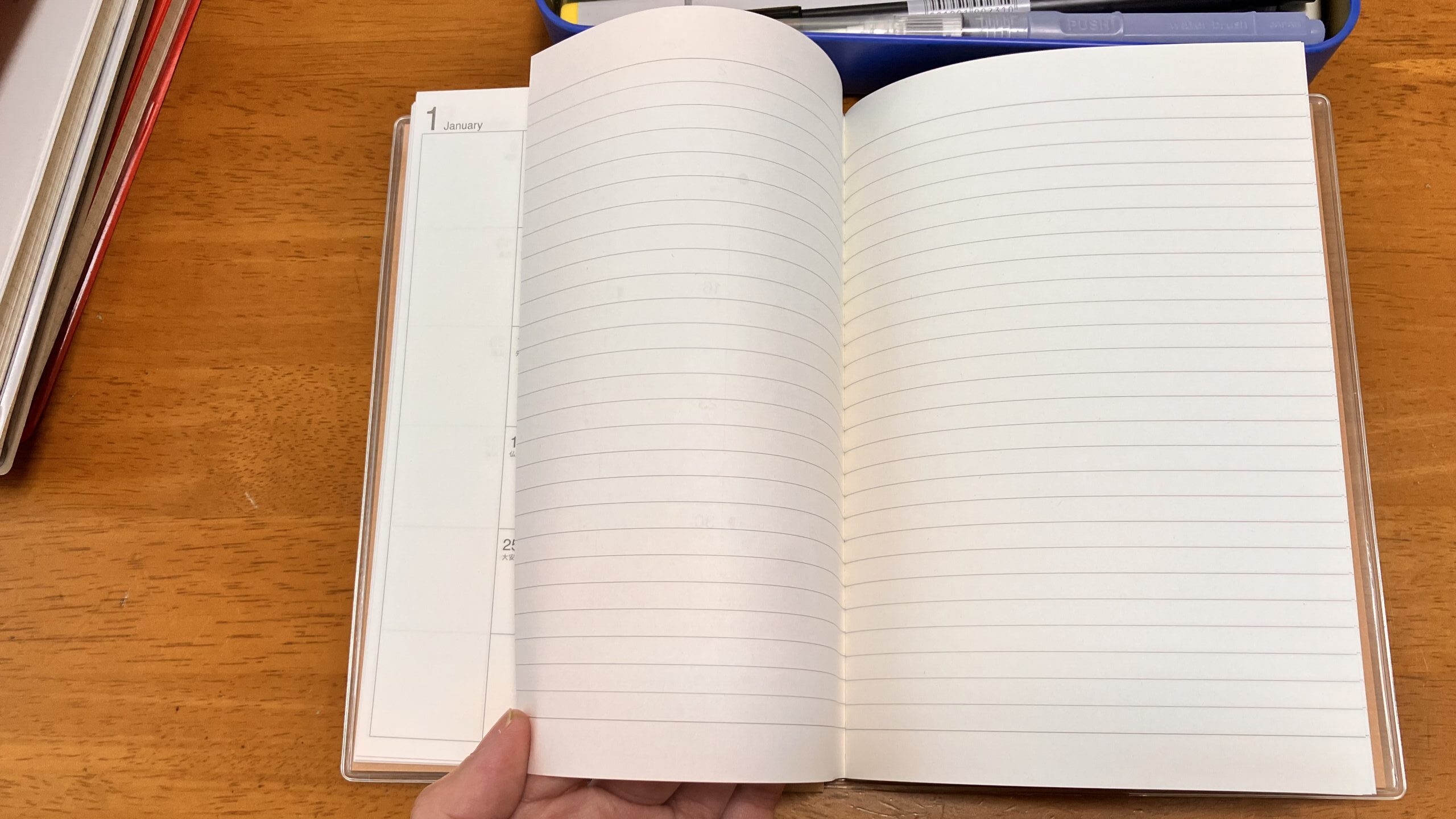 手帳のページを開いた写真